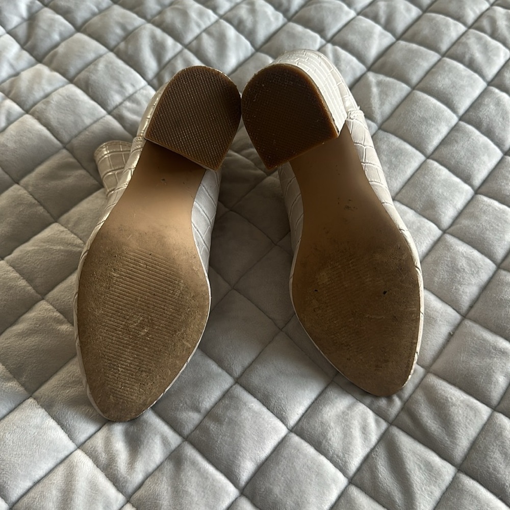 Steve Madden Croc Embossed Rookie Booties Size 5.5 Beige - Picture 4 of 4